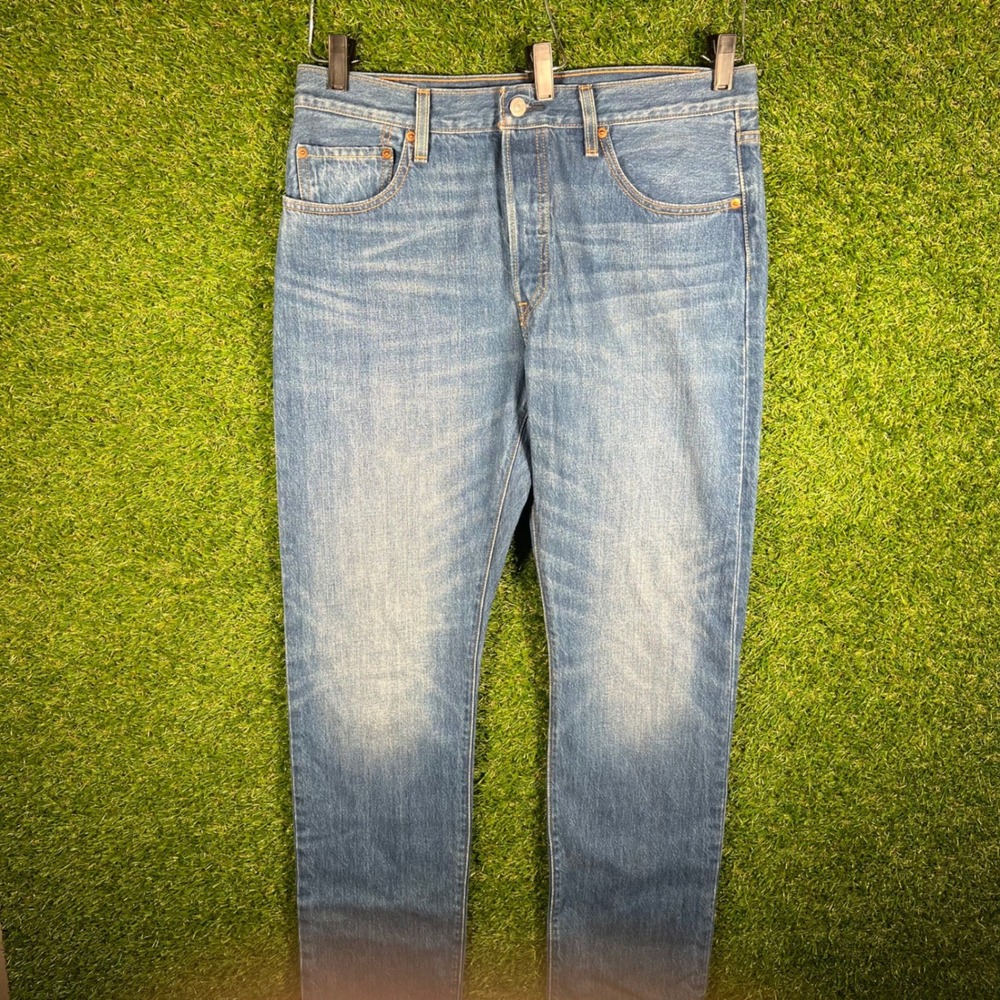 Levis 501 Original Fit Mens Jeans W31 L32 Medium Wash Blue Button Fly 12501-0256